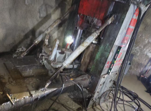 銀川礦山井下反井鉆機施工現場